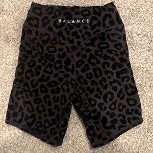 NEW Balance Rider Short LUXE PANTHER